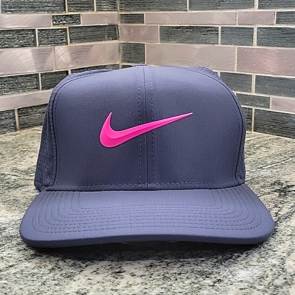 NIKE Pro True Flat Bill Golf Hat - Discontinued Style